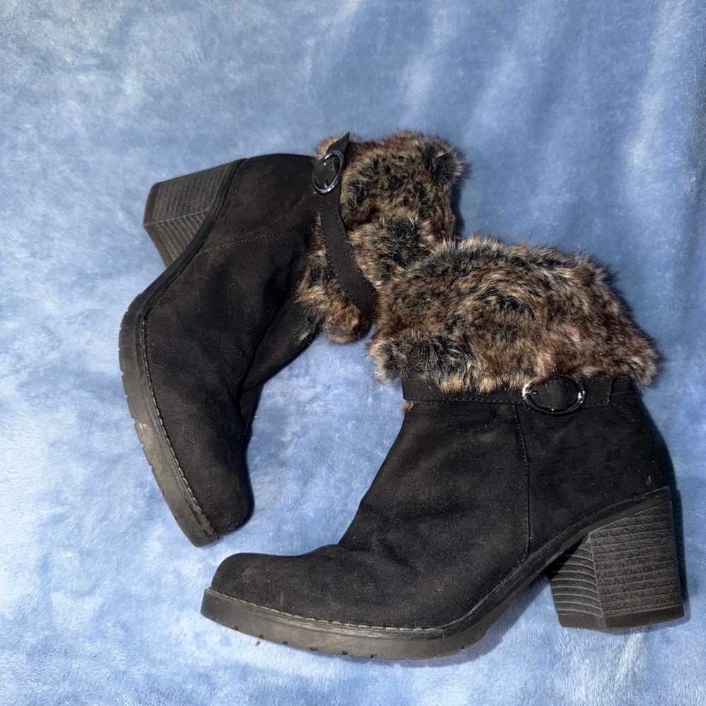 Xappeal bunny Black faux fur ankle boots with a boho vibe women size 9.5